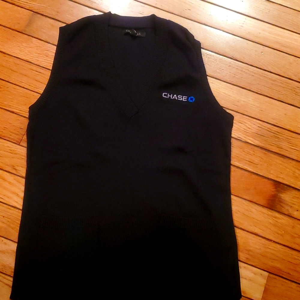 Chase  black non fade vest